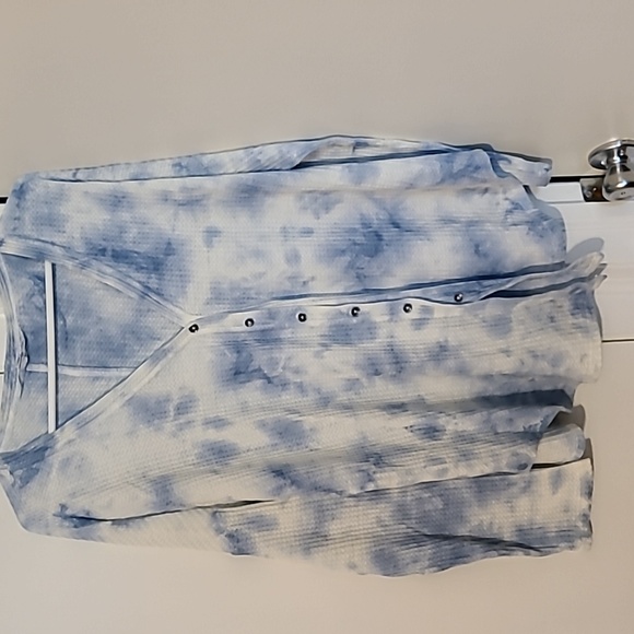 Lightweight tie-dye Thermal,  $4 if bundled - Picture 7 of 10